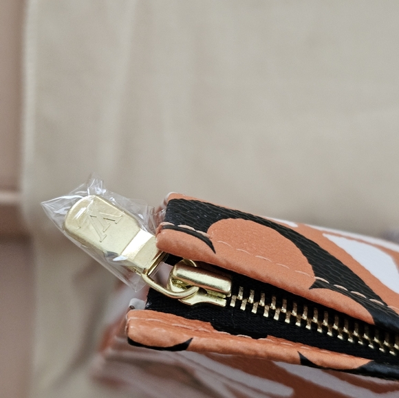 LOUIS VUITTON Crafty Toiletry 26 XL Cosmetic Bag Giant Flower Monogram Pochette - Picture 16 of 16